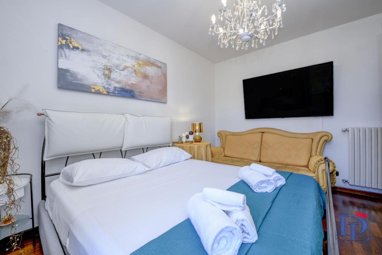 Desenzanoloft Official Partner Marriott Homes & Villas - Luxury Suite With Jacuzzi And Garden Desenzano del Garda Exterior photo