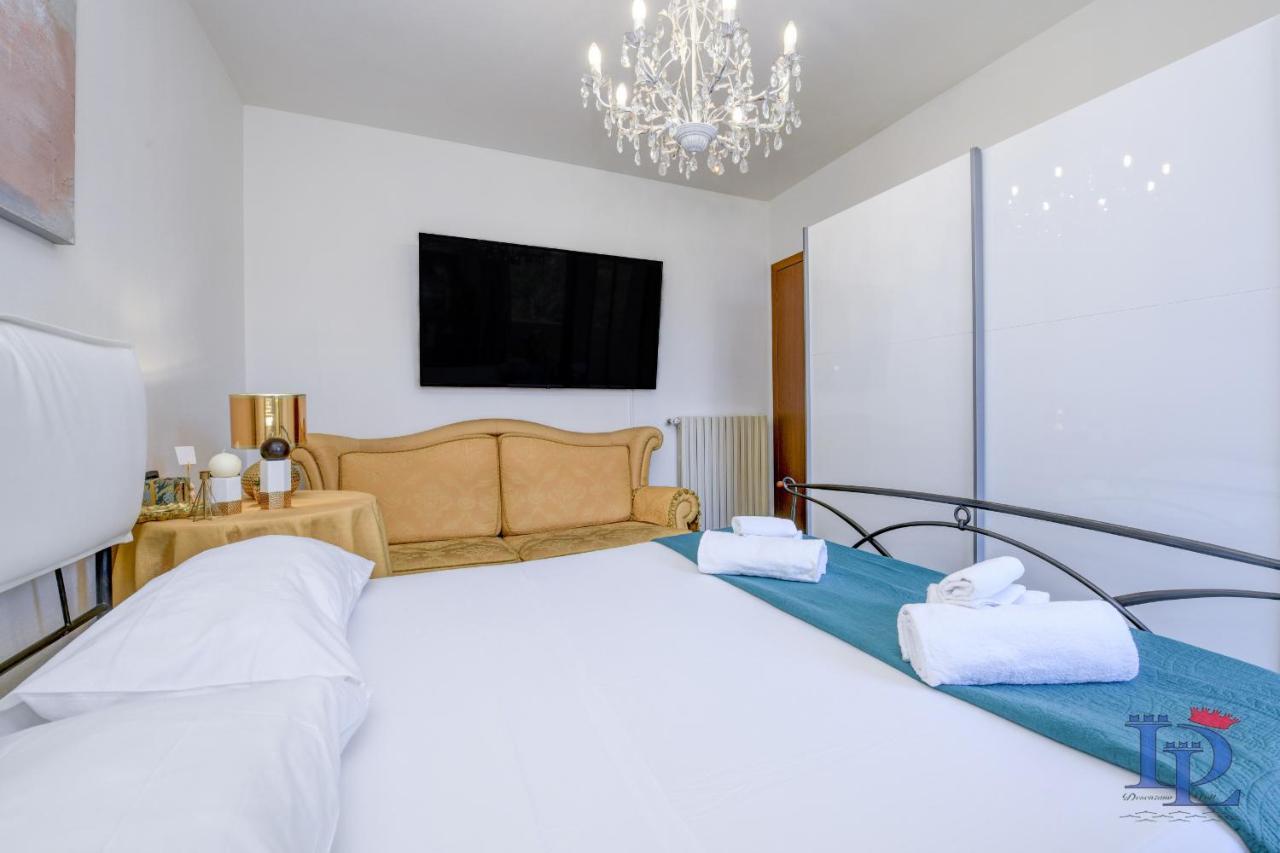 Desenzanoloft Official Partner Marriott Homes & Villas - Luxury Suite With Jacuzzi And Garden Desenzano del Garda Exterior photo