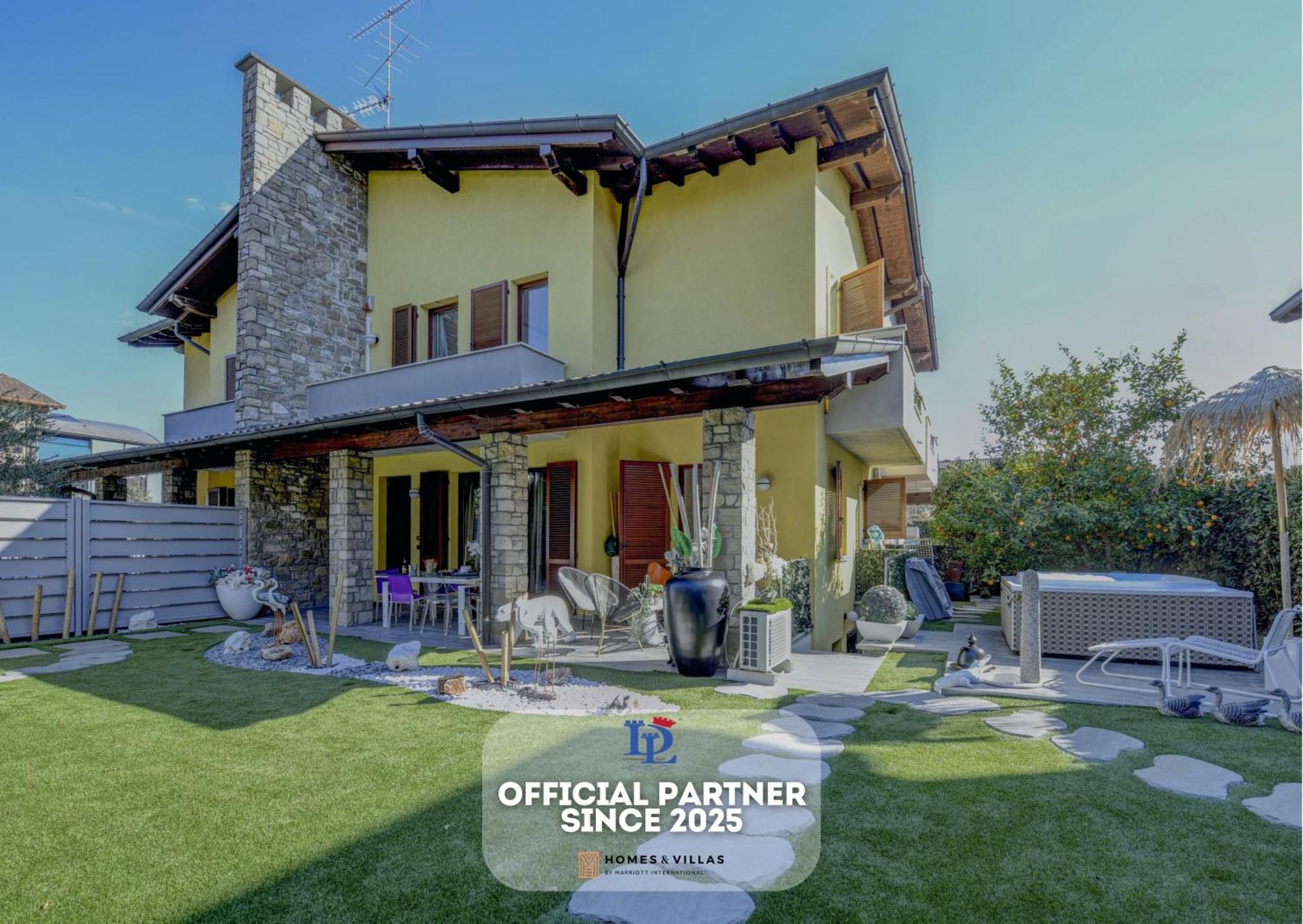 Desenzanoloft Official Partner Marriott Homes & Villas - Luxury Suite With Jacuzzi And Garden Desenzano del Garda Exterior photo